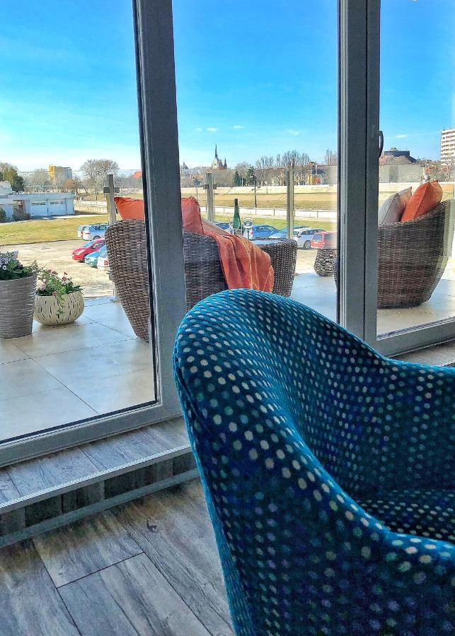 Moment Apartments Солнок Екстериор снимка