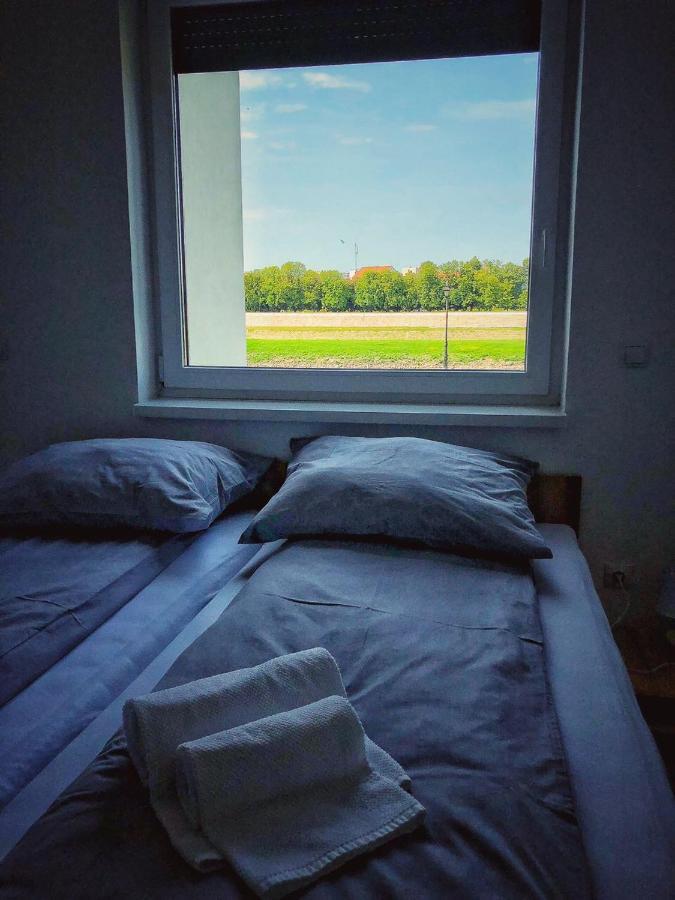 Moment Apartments Солнок Екстериор снимка