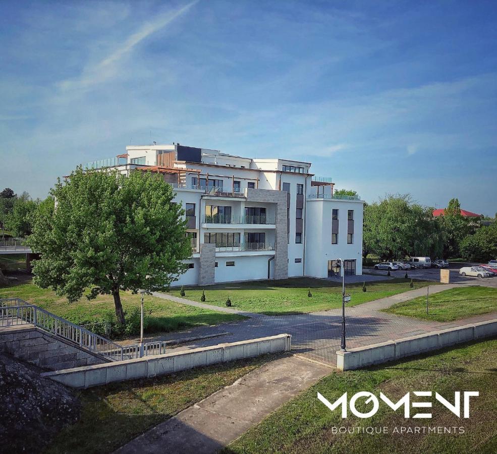 Moment Apartments Солнок Екстериор снимка